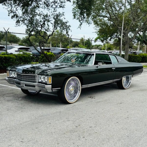 26” Chrome Wire Wheels – Staggered Direct Bolt (26x9 / 26x10) + 275/25R26 Whitewall & Gold Stripe Tires | Custom Made USA | Show Car Set