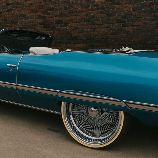 26” Chrome Dayton-Style Wire Wheels – Staggered Donk Set (26x9 / 26x10, 6” Lip Rear) | Knock-Off Hub | Custom Show Car Rims